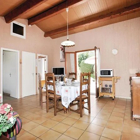 Сasa de vacaciones Two-bedroom In Marie Sainte-Marie-Plage