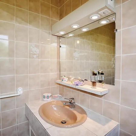 Two-bedroom In Marie